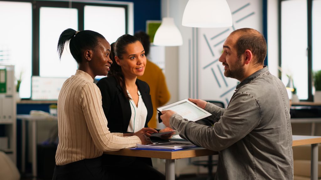 Collaborer avec un office manager pour la gestion de vos impayés